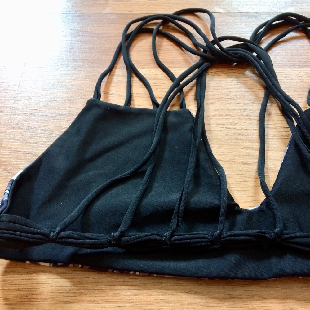SOLD 🌸 Reversible Strappy Bikini Top - Picture 5 of 8